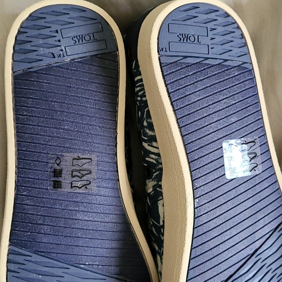 TOMS Avalon Blue Batik Textile Size 5 Women's - Picture 7 of 10